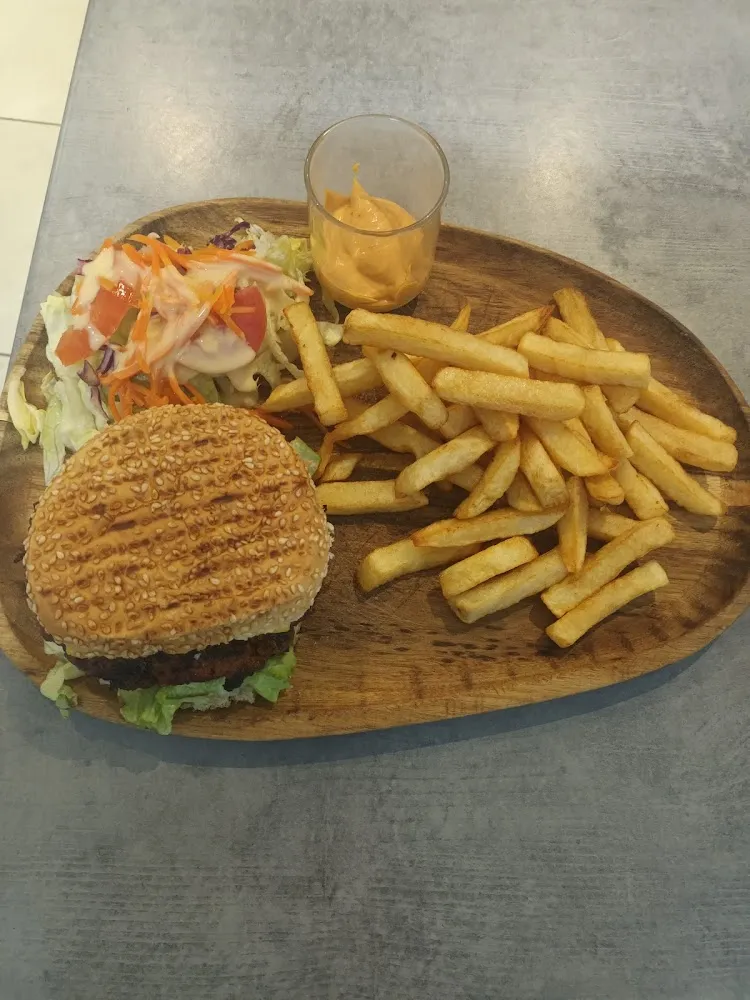 Hamburger Frite Salades